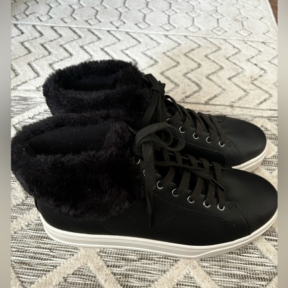 NWOT UGG KOOLABURRA SUNDELL BLACK FUZZ CHUCKA ANKLE BOOTS FAUX FUR SZ 9 - Picture 4 of 13